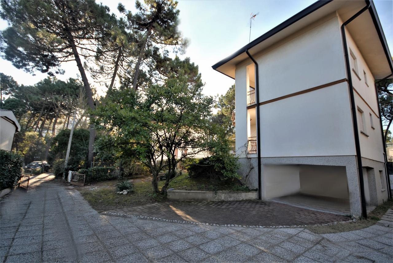 Villa Azalea Lignano Sabbiadoro Exterior photo